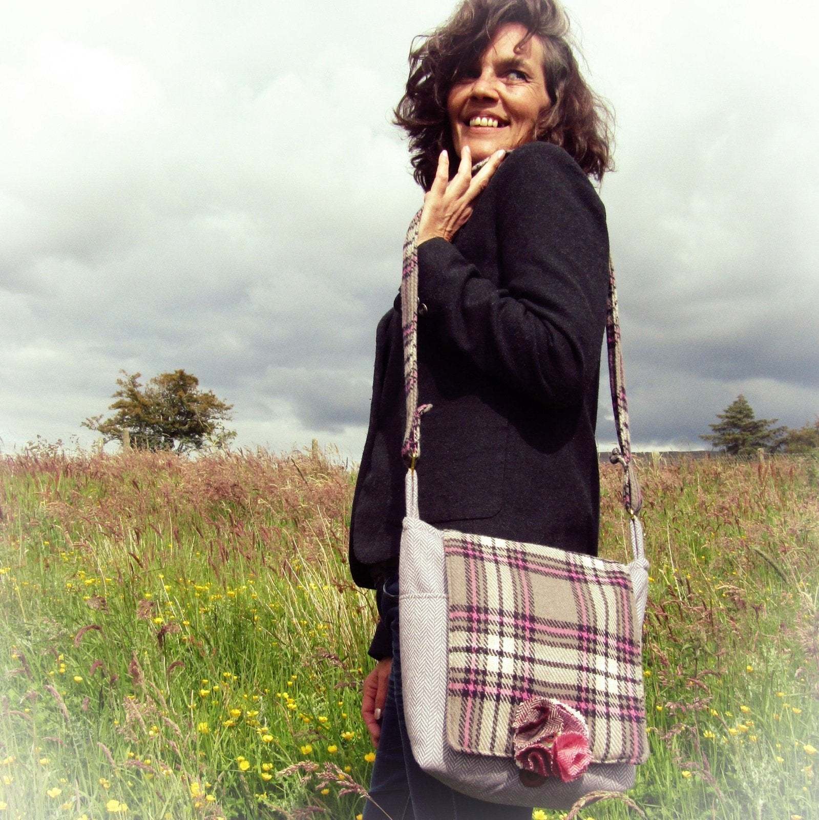 Plaid shoulder bag 2025